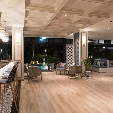 Sawaddi Patong Resort & Spa By Tolani-3
